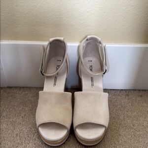 Never worn- TOMS Women's Cream Sandals